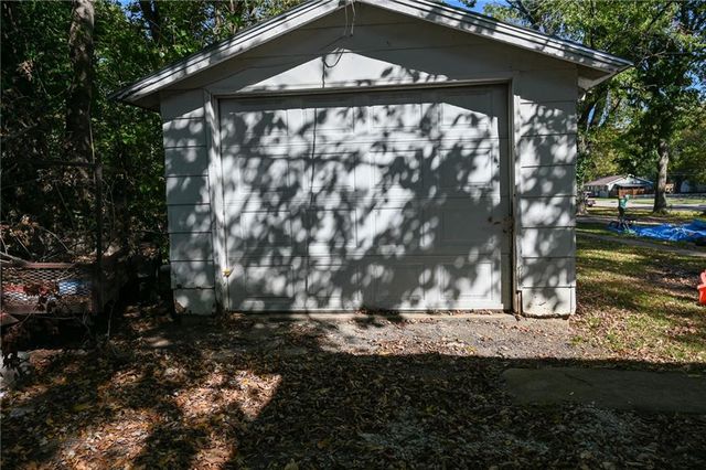 600 W Hunter Street, Nevada, MO 64772