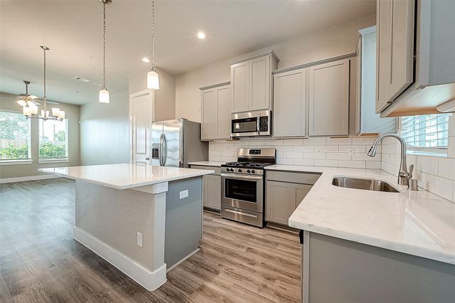 7703 Rainbow Close Lane, Houston, TX 77055