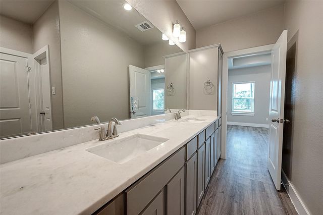 7703 Rainbow Close Lane, Houston, TX 77055