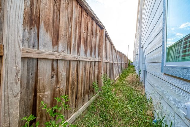 7703 Rainbow Close Lane, Houston, TX 77055