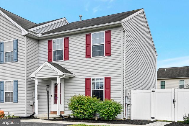 10 BRADFORD CIR, Myerstown, PA 17067