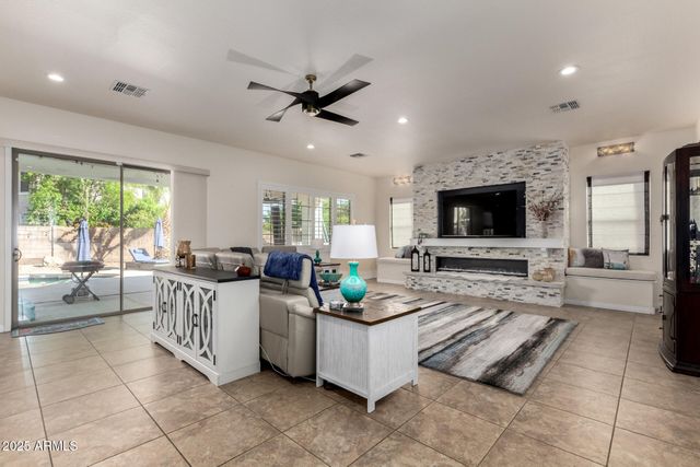 6233 S ROCHESTER Drive, Gilbert, AZ 85298