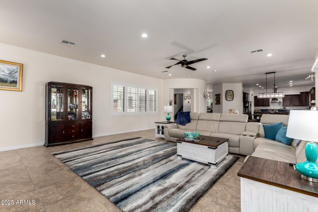 6233 S ROCHESTER Drive, Gilbert, AZ 85298