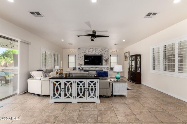 6233 S ROCHESTER Drive, Gilbert, AZ 85298