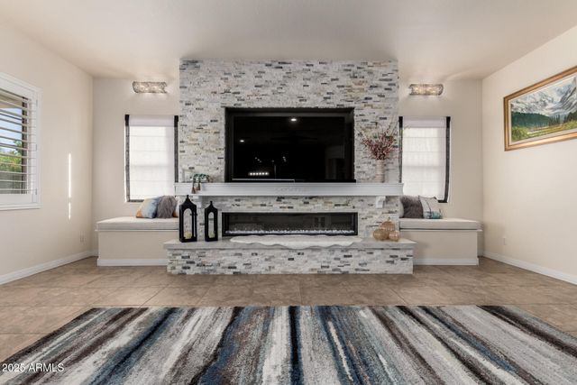 6233 S ROCHESTER Drive, Gilbert, AZ 85298