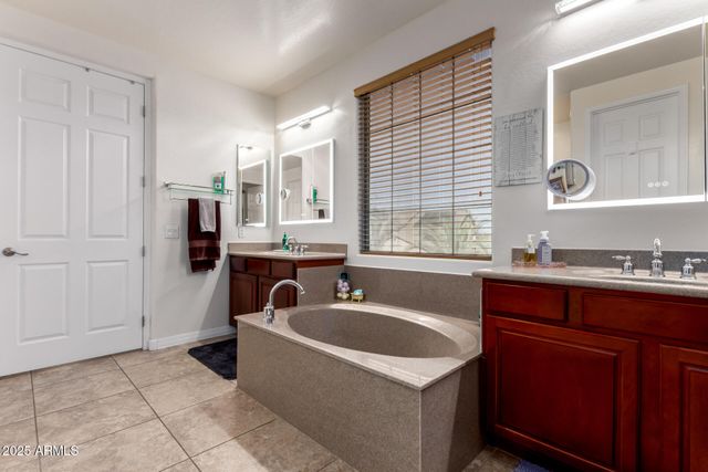 6233 S ROCHESTER Drive, Gilbert, AZ 85298