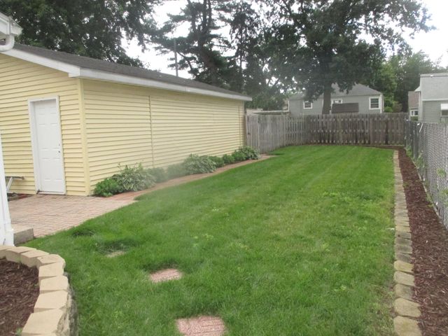 8322 White Oak Avenue, Munster, IN 46321