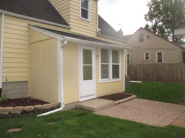 8322 White Oak Avenue, Munster, IN 46321