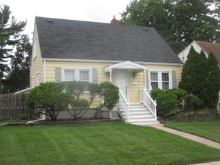 8322 White Oak Avenue, Munster, IN 46321