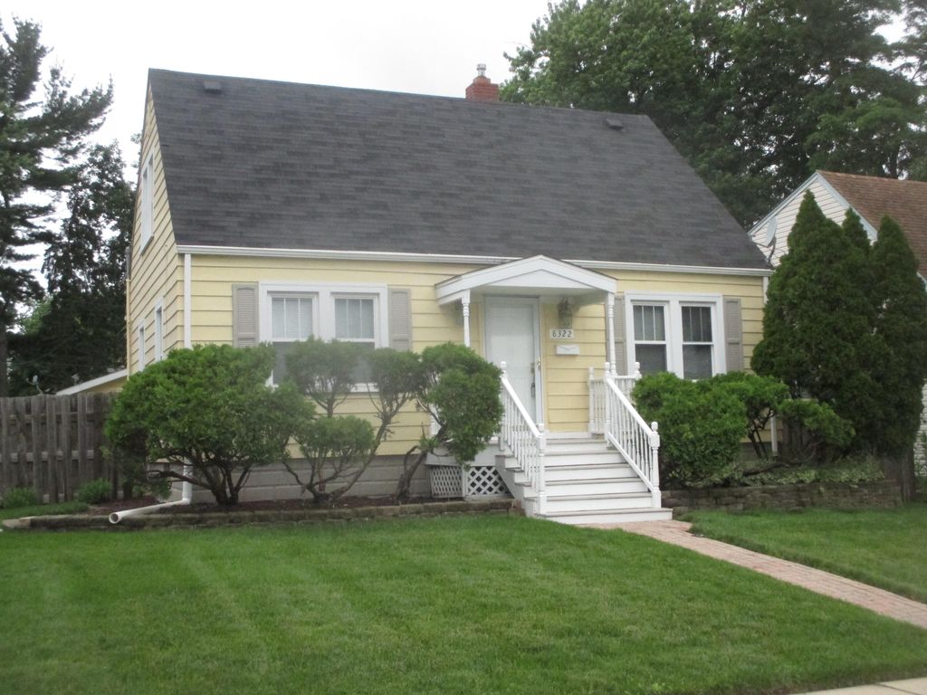 8322 White Oak Avenue, Munster, IN 46321