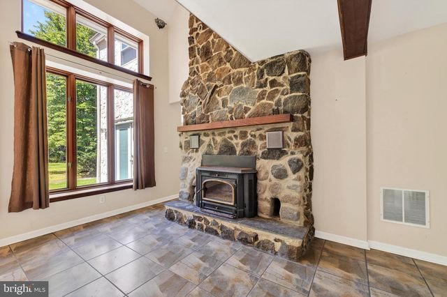 305 THOUSAND ACRE RD, Sellersville, PA 18960