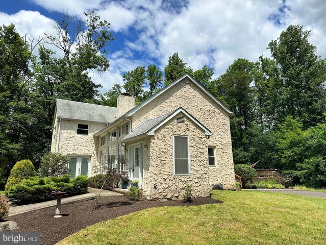 305 THOUSAND ACRE RD, Sellersville, PA 18960
