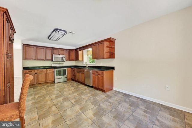 305 THOUSAND ACRE RD, Sellersville, PA 18960