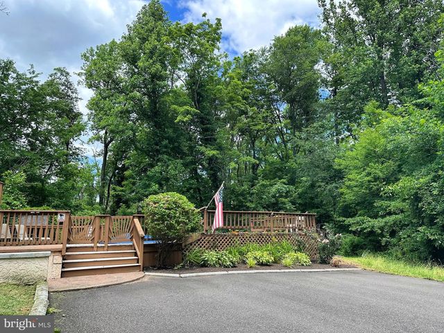 305 THOUSAND ACRE RD, Sellersville, PA 18960