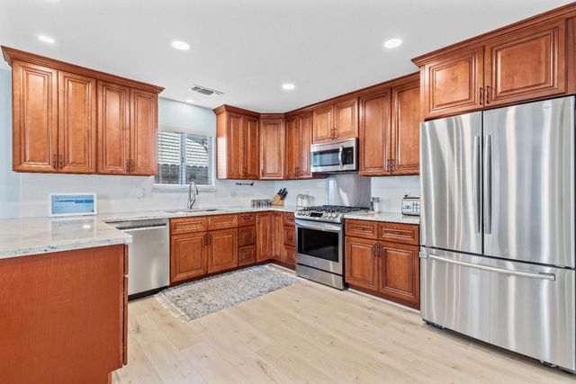 1458 Harvest Dr, Ripon, CA 95366