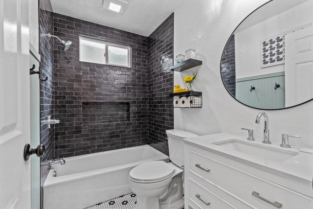 1458 Harvest Dr, Ripon, CA 95366