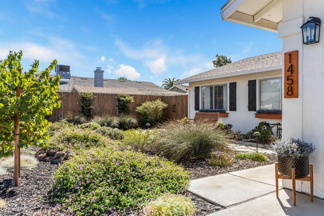 1458 Harvest Dr, Ripon, CA 95366