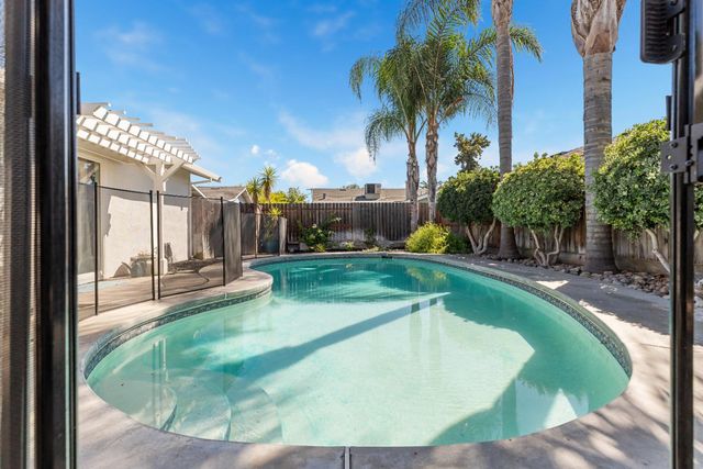 1458 Harvest Dr, Ripon, CA 95366