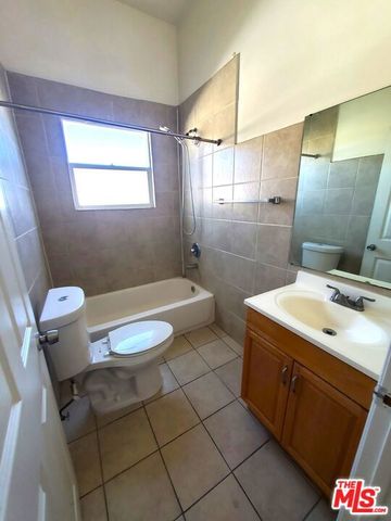 121 N Benton Way, Los Angeles, CA 90026