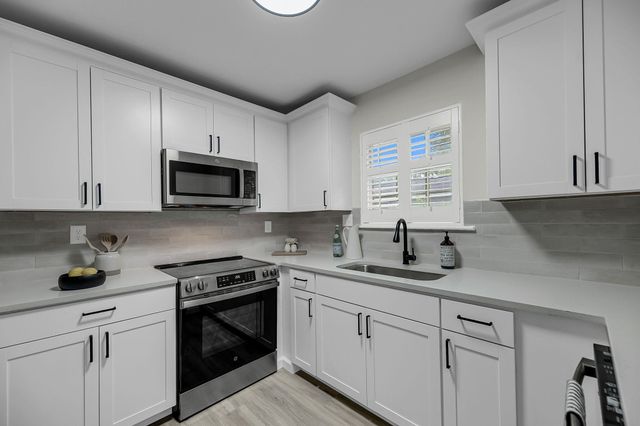 516 Arlington Drive Apt B5, Charleston, SC 29414