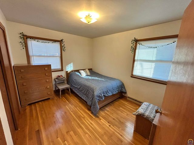 905 NE Hilltop DR, Topeka, KS 66617