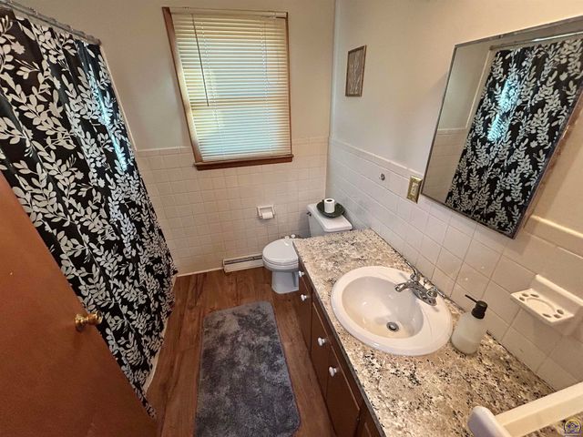 905 NE Hilltop DR, Topeka, KS 66617