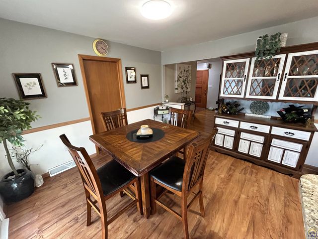 905 NE Hilltop DR, Topeka, KS 66617