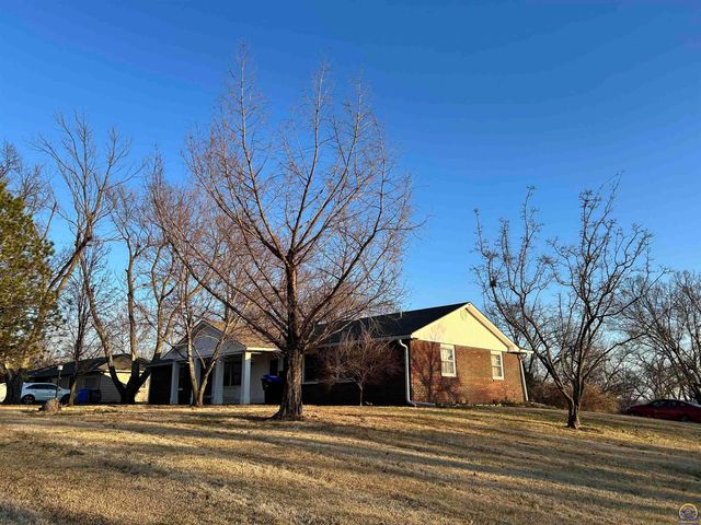 905 NE Hilltop DR, Topeka, KS 66617