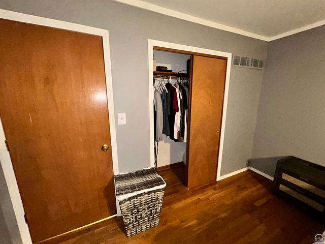 905 NE Hilltop DR, Topeka, KS 66617