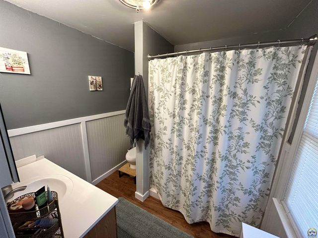 905 NE Hilltop DR, Topeka, KS 66617