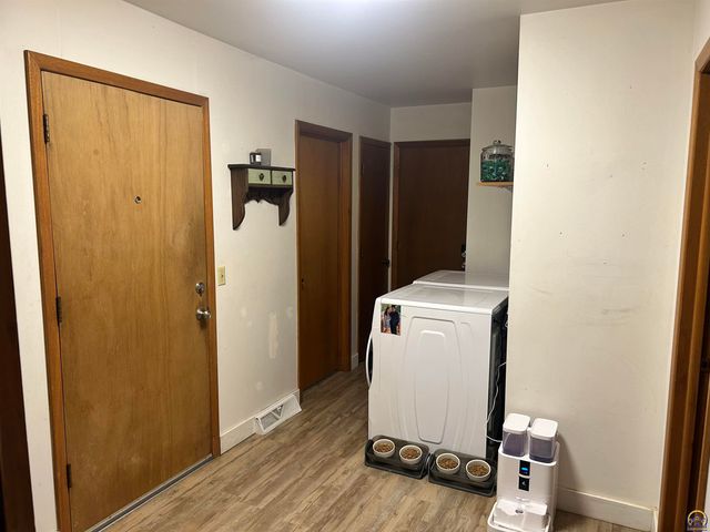 905 NE Hilltop DR, Topeka, KS 66617