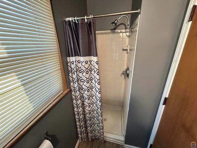 905 NE Hilltop DR, Topeka, KS 66617