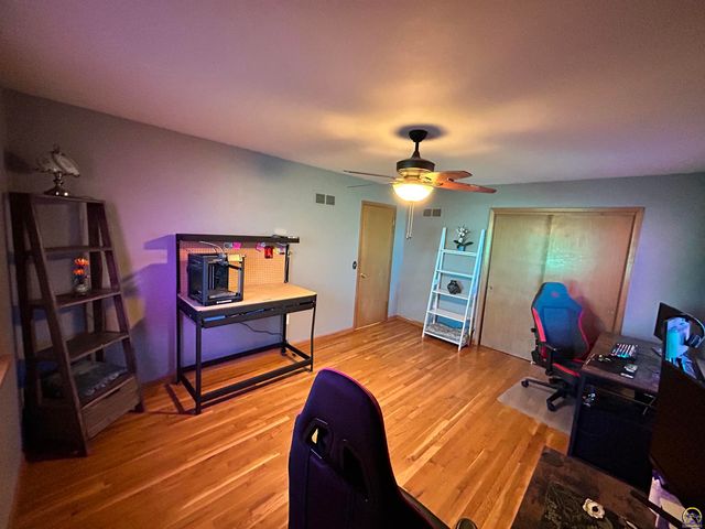 905 NE Hilltop DR, Topeka, KS 66617