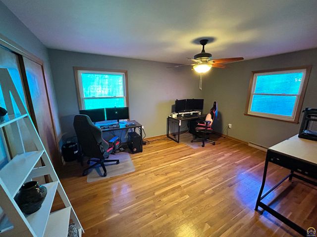 905 NE Hilltop DR, Topeka, KS 66617