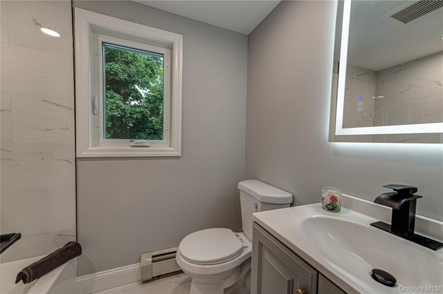 11 Redwood Road, New Hyde Park, NY 11040