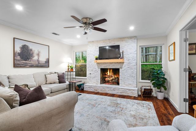 2610 Oak Cliff Lane, Arlington, TX 76012