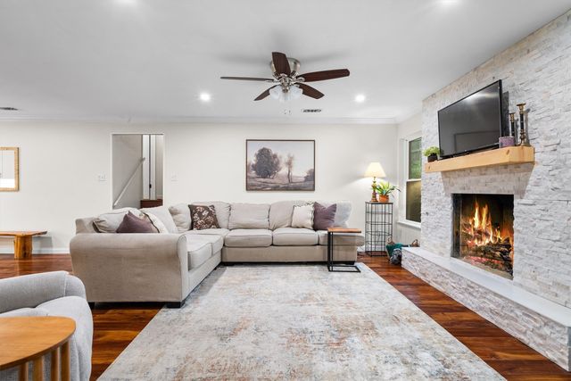 2610 Oak Cliff Lane, Arlington, TX 76012