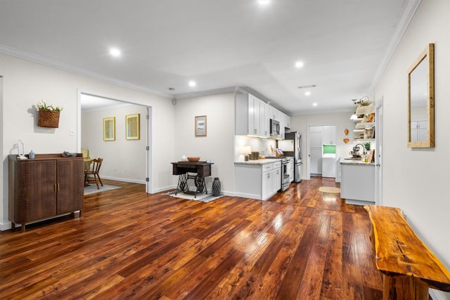 2610 Oak Cliff Lane, Arlington, TX 76012