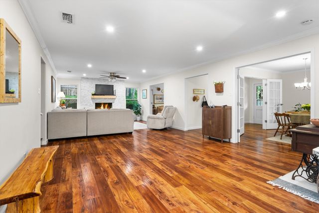 2610 Oak Cliff Lane, Arlington, TX 76012