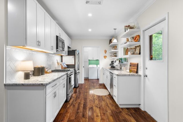 2610 Oak Cliff Lane, Arlington, TX 76012