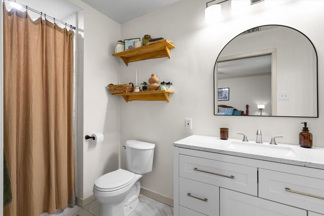 2610 Oak Cliff Lane, Arlington, TX 76012