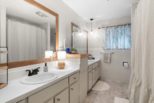 2610 Oak Cliff Lane, Arlington, TX 76012