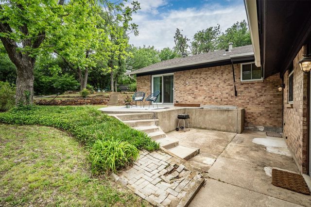 2610 Oak Cliff Lane, Arlington, TX 76012