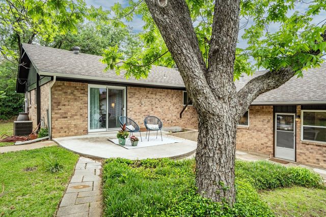 2610 Oak Cliff Lane, Arlington, TX 76012