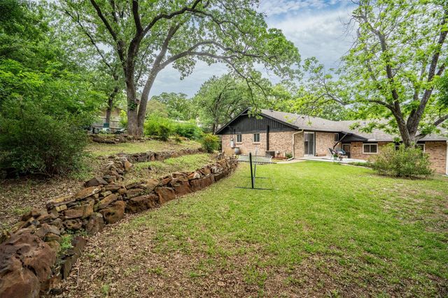 2610 Oak Cliff Lane, Arlington, TX 76012