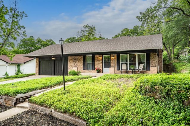 2610 Oak Cliff Lane, Arlington, TX 76012