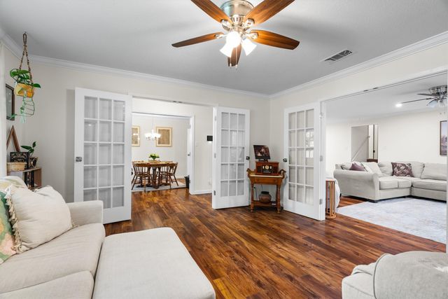 2610 Oak Cliff Lane, Arlington, TX 76012