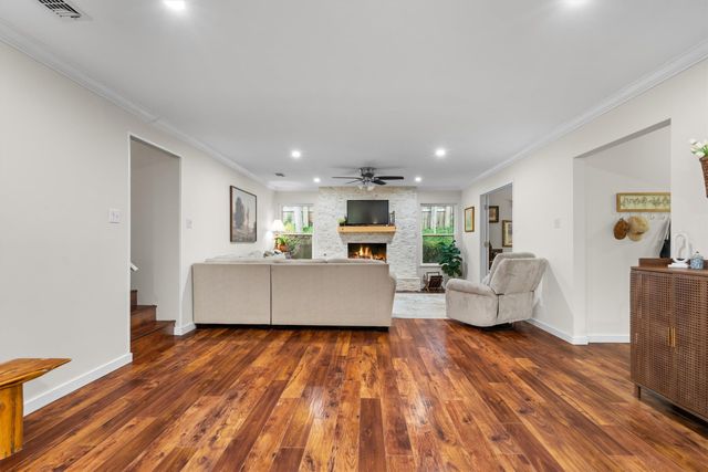 2610 Oak Cliff Lane, Arlington, TX 76012