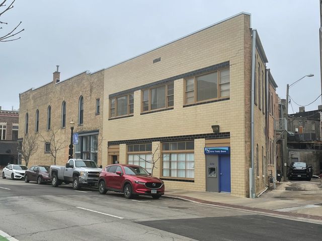 20-24 Douglas Avenue, Elgin, IL 60120