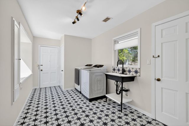 1602 Harrison Road, Brenham, TX 77833